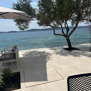 https://sunset-apartment-bibinje.hotelinzadar.com